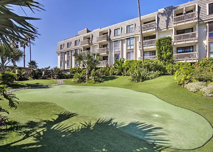Stunning Oceanside Condo: Walk To The Beach!