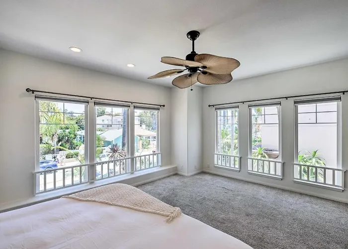 Oceanside Home W/ Rooftop Views - Steps To Beach!