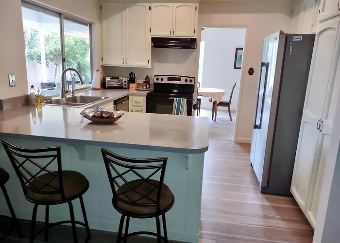 Custom Home - Beach Close/Convenient To Everything